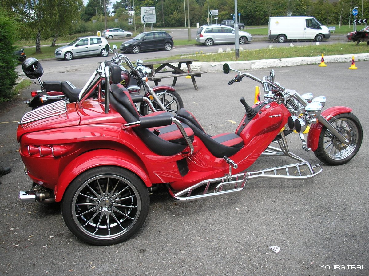 Электромобиль трехколесный скутер Бугатти
