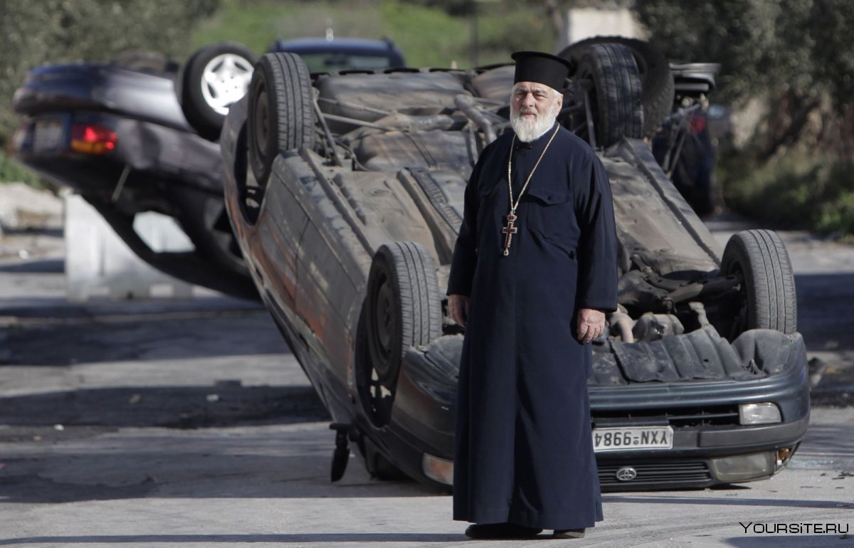 Священники на дорогих авто