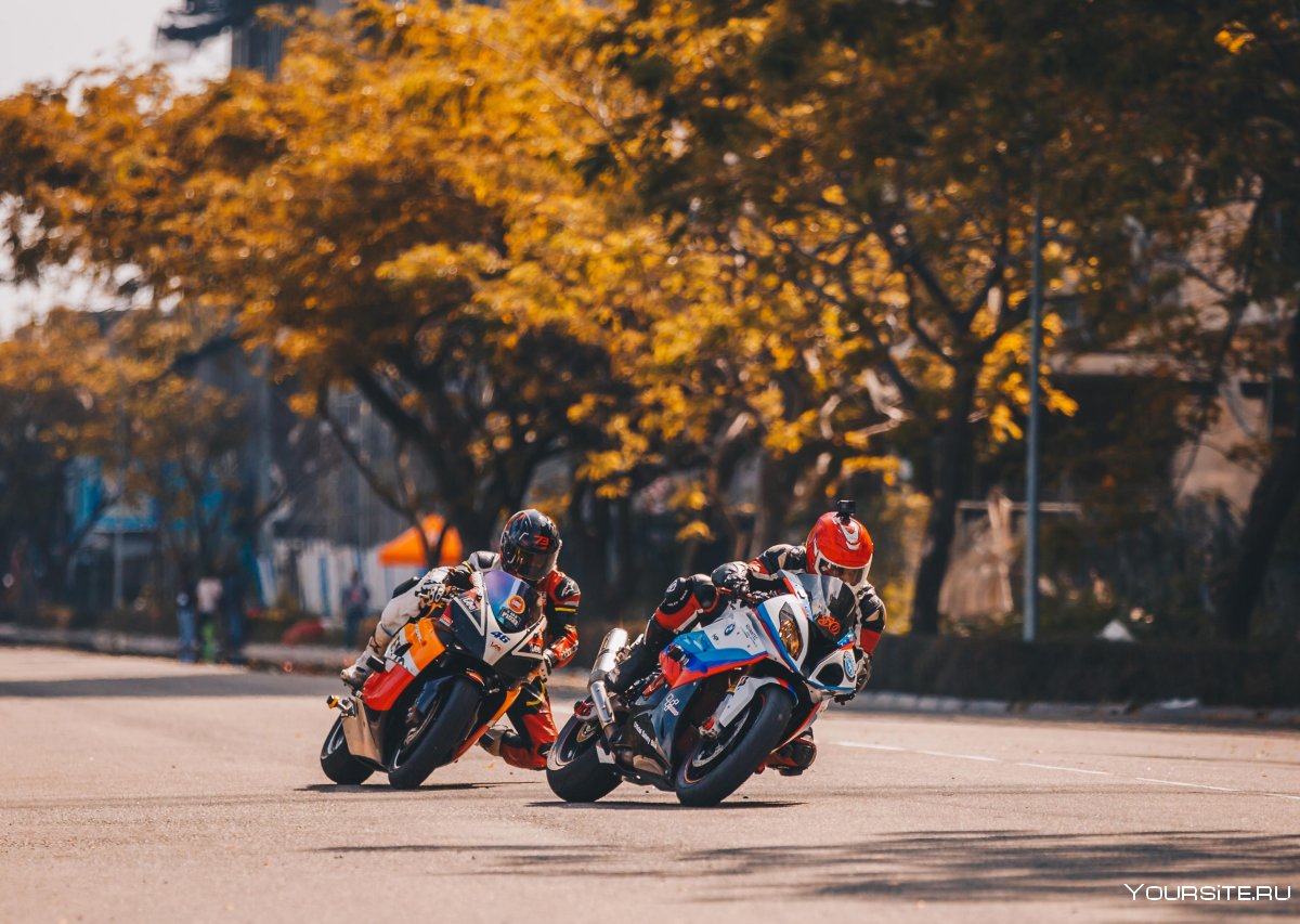 Гонки на мотоциклах в городе