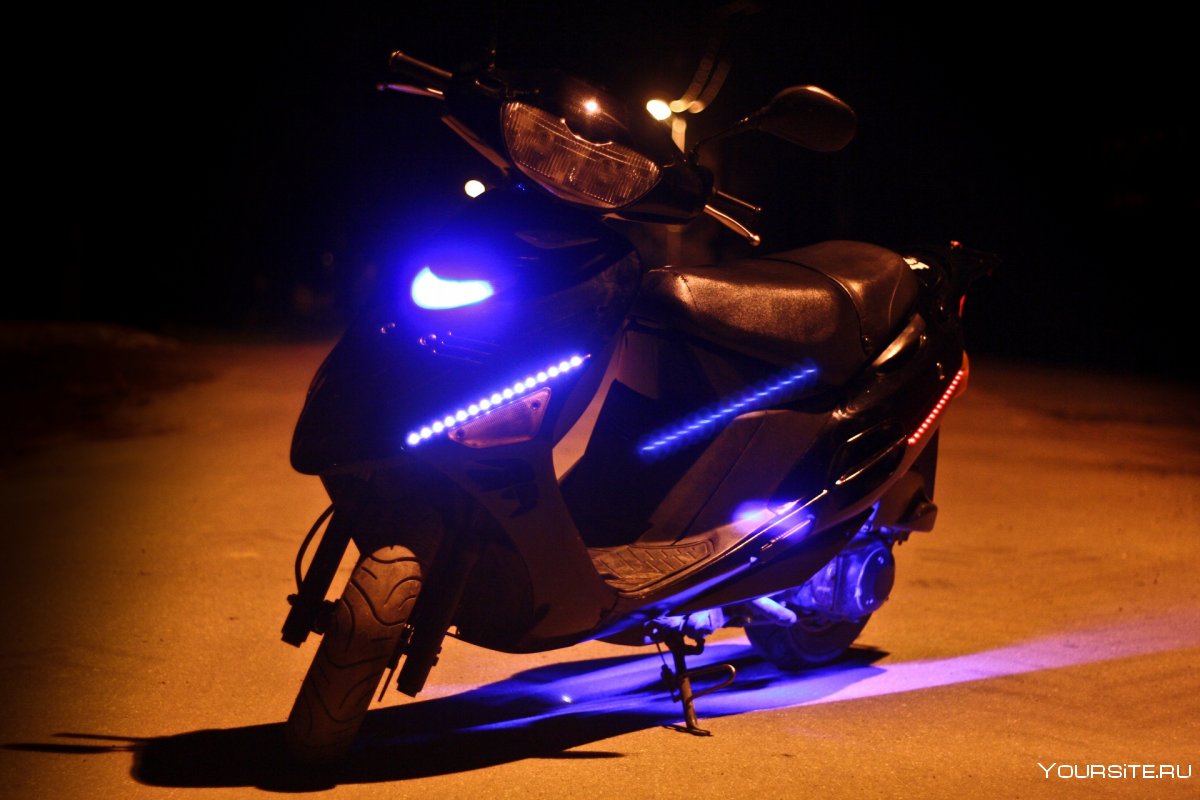 Неоновая подсветка на скутер