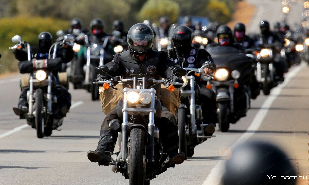 Крутые байкеры на мотоциклах
