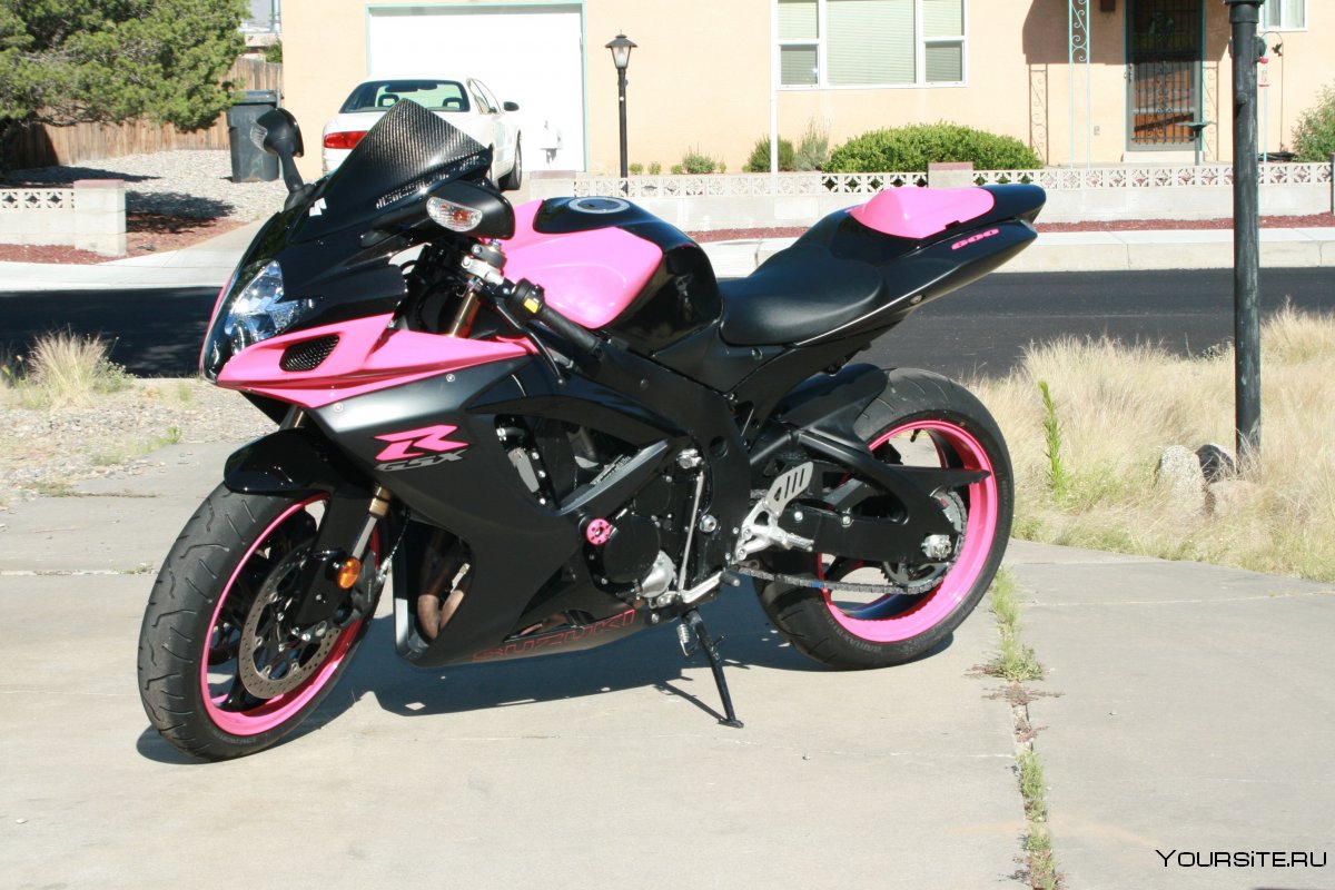 Маленький розовый мотоцикл