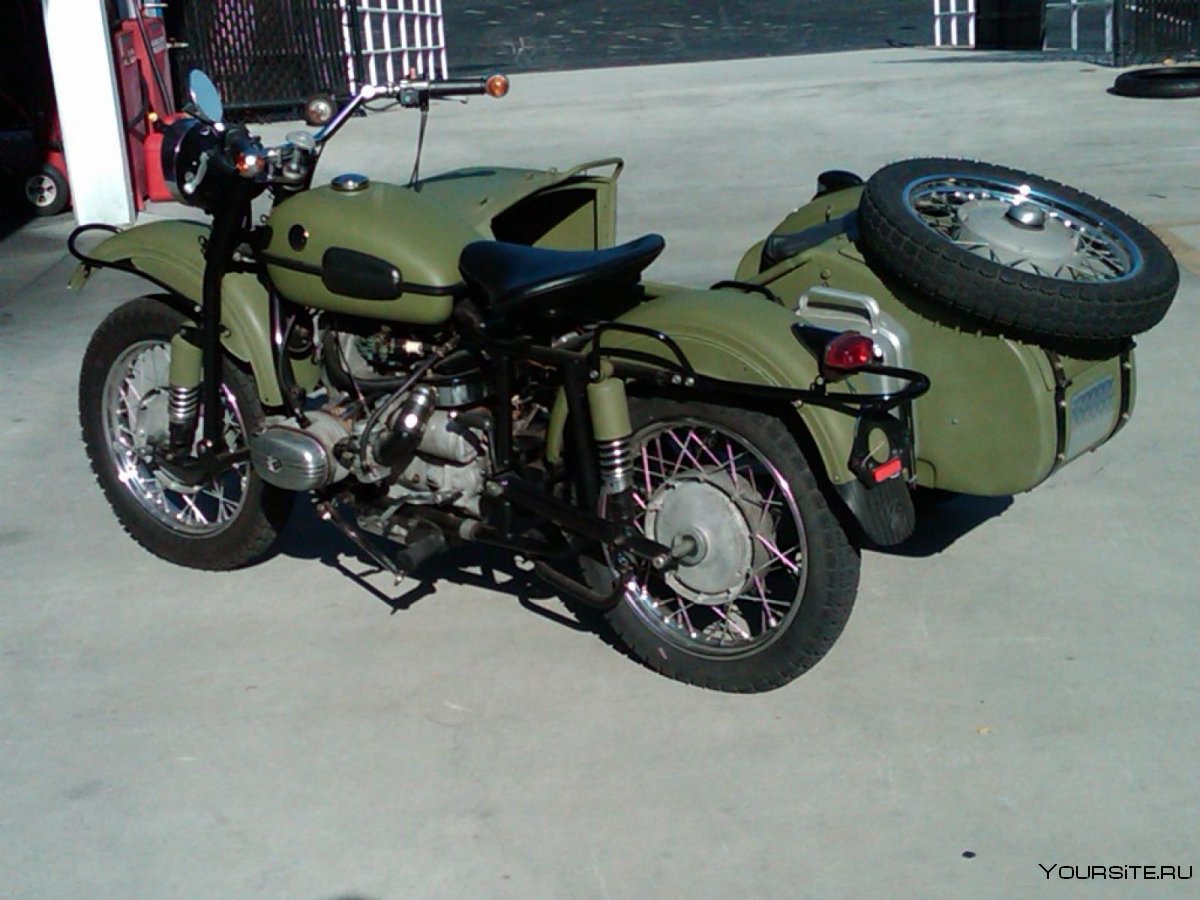 Мотоцикл Урал турист зеленый