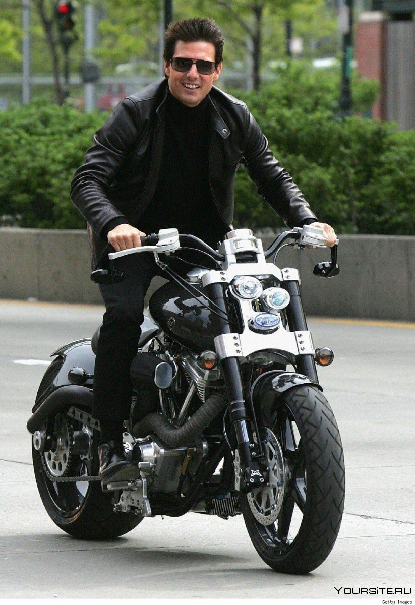 Том Круз на мотоцикле Триумф