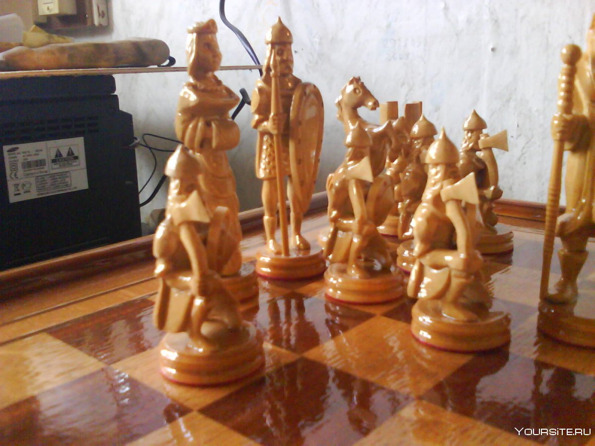Резные шахматы из дерева