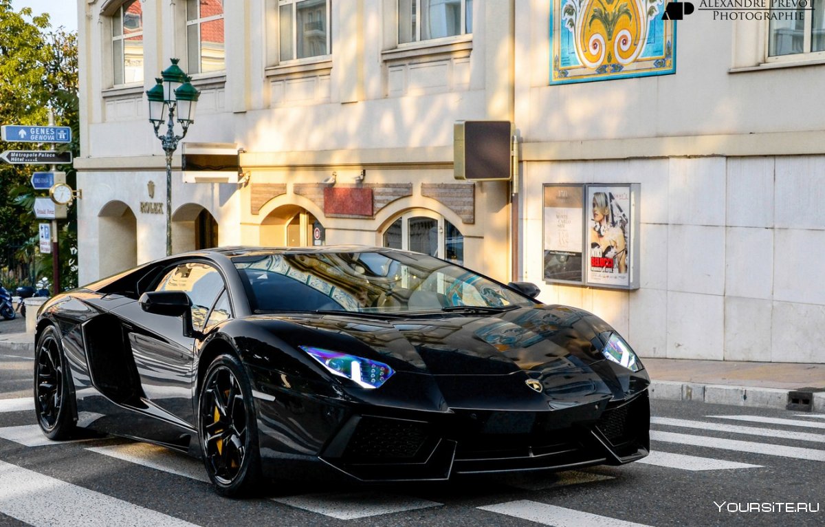 Lamborghini Aventador черный