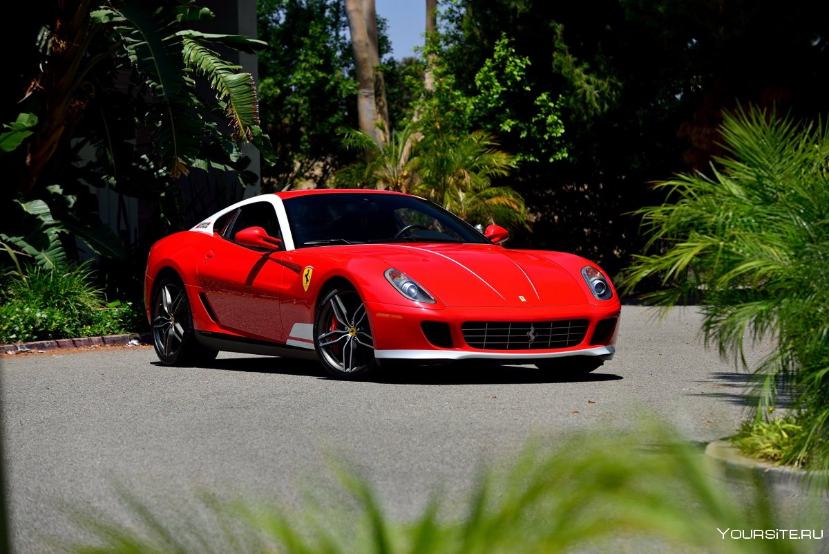 Ferrari f60 красная