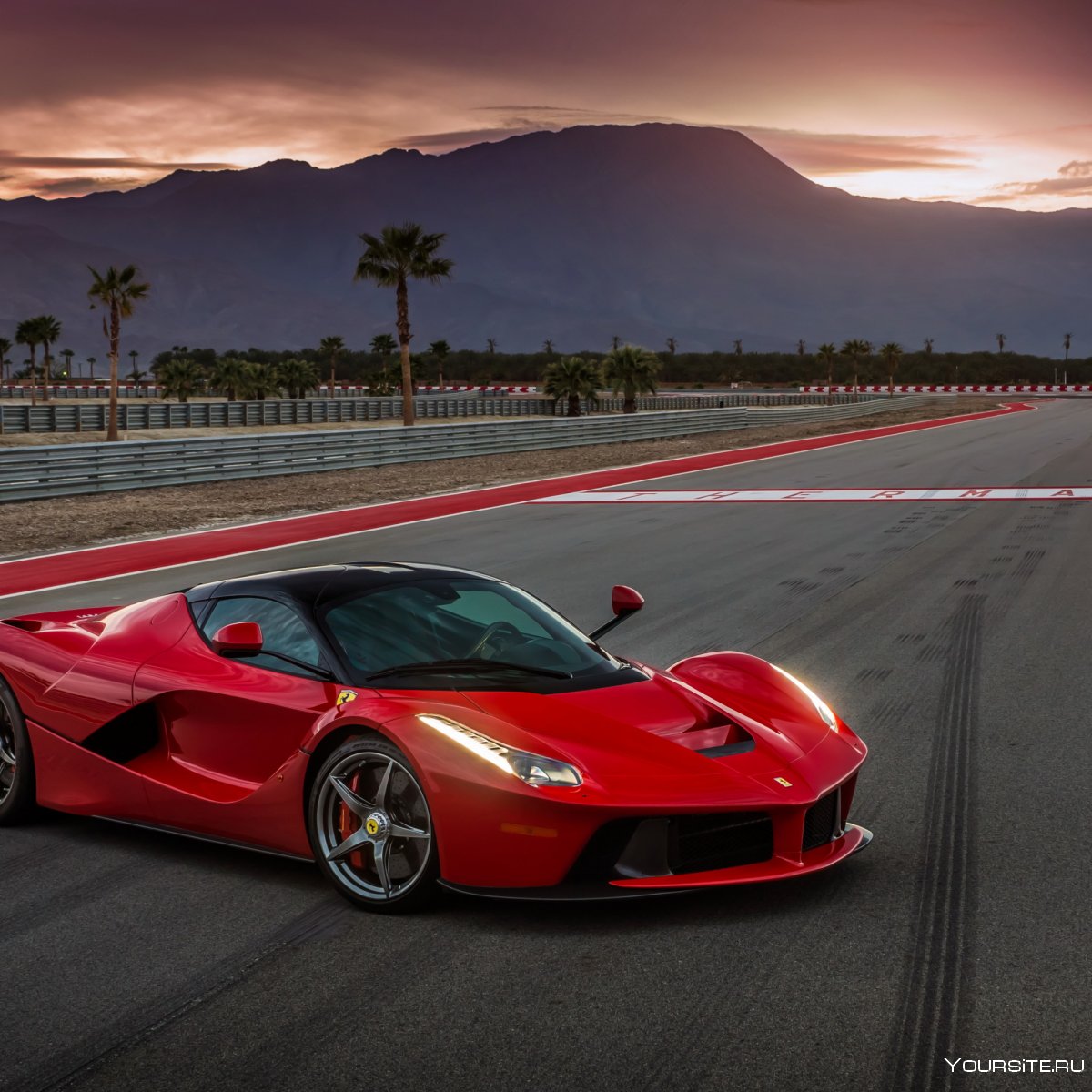 Ferrari LAFERRARI красная