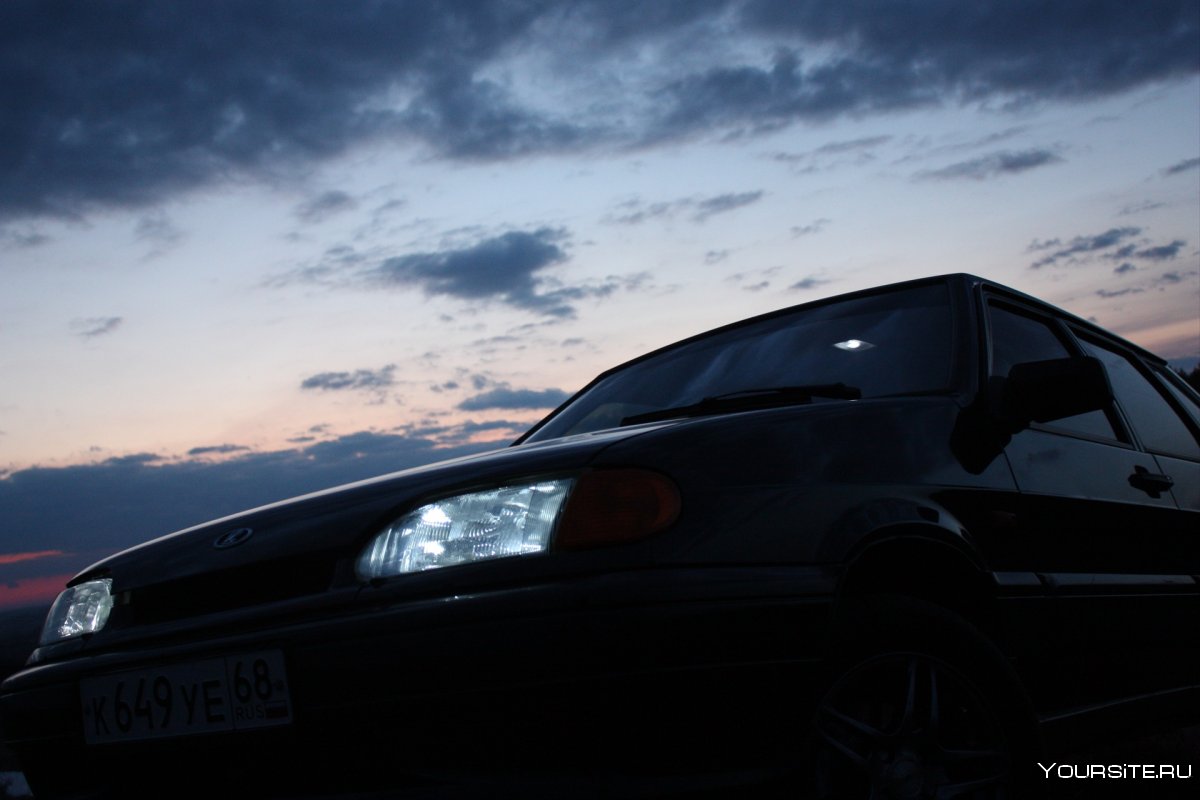 ВАЗ 2114 черная ночью