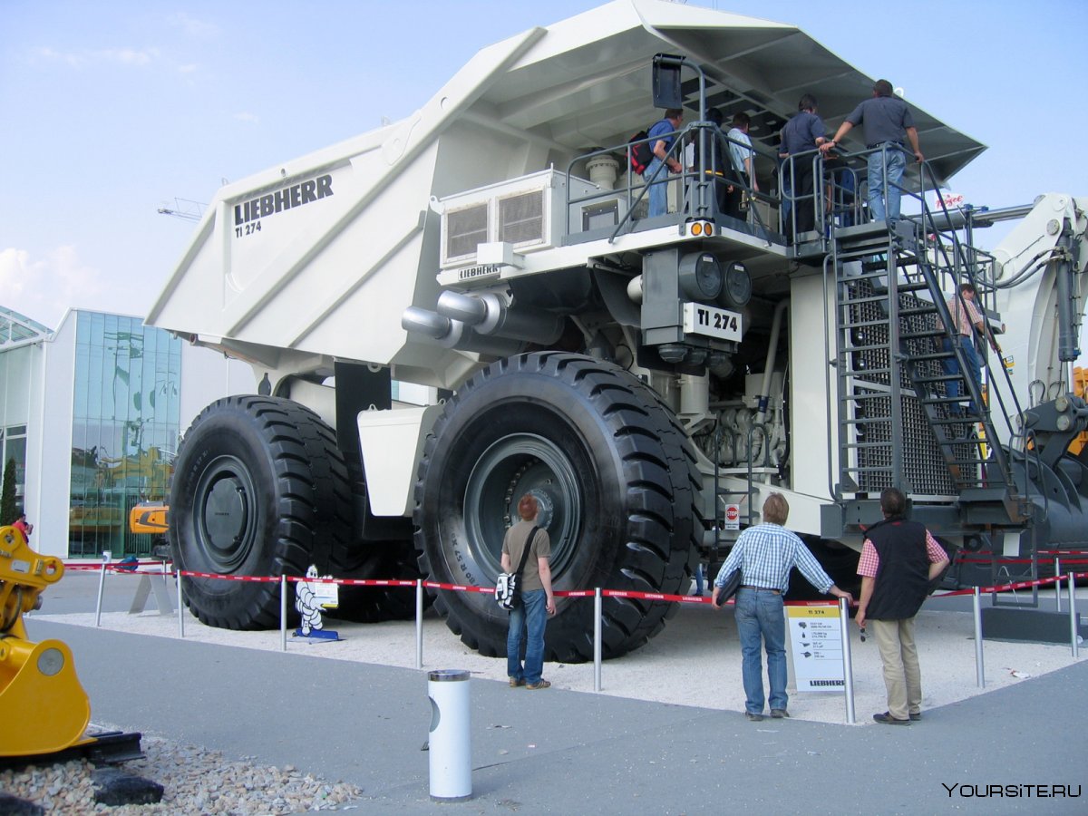 Карьерный самосвал Liebherr t282b