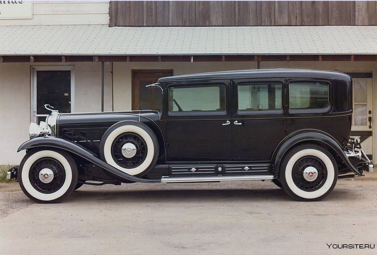 Cadillac v16 Imperial sedan 1933