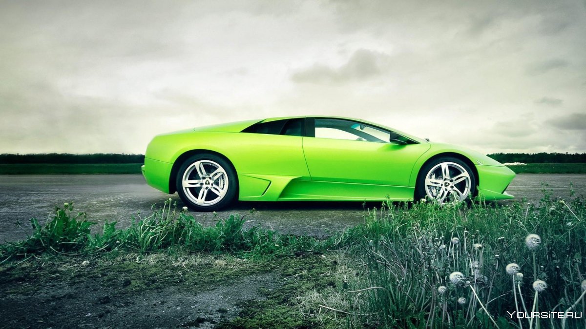 Ярко зеленая машина