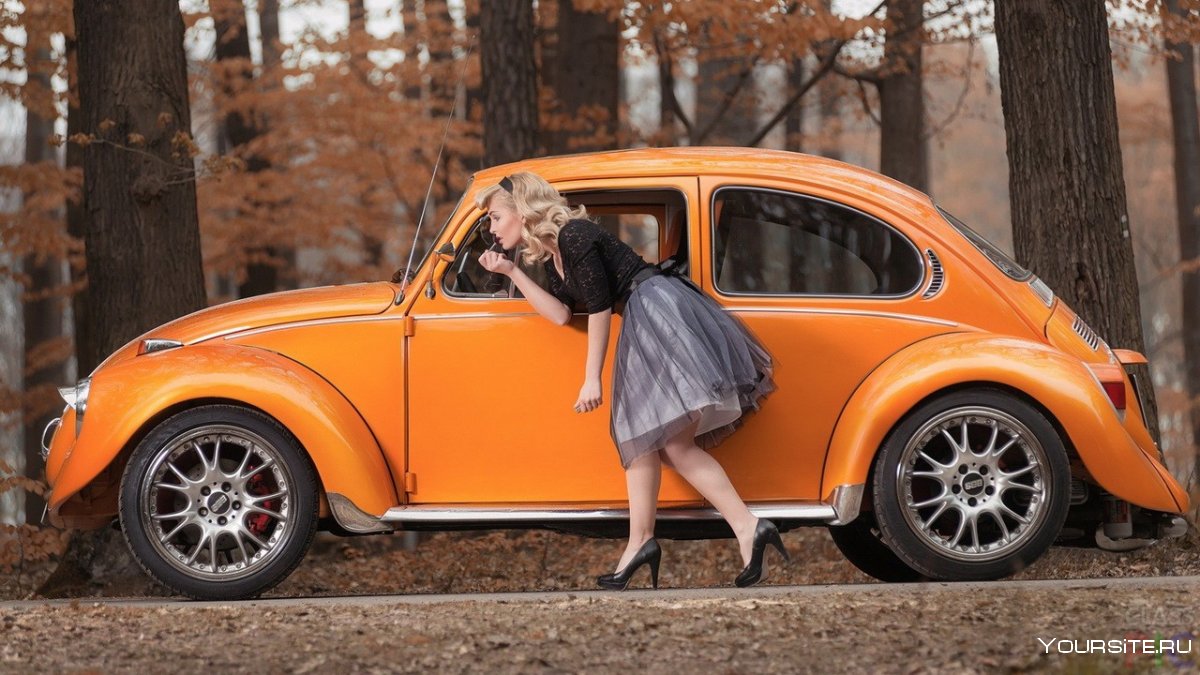 Оранжевый Volkswagen Beetle