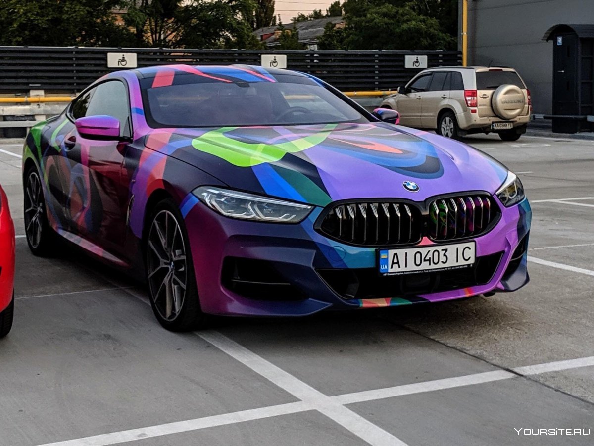 Разноцветная машина в Туле