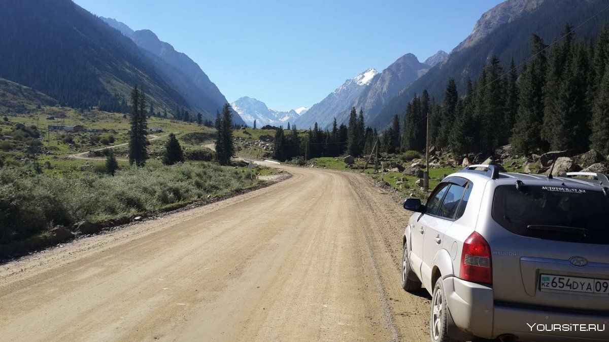 Subaru в Киргизии в горах