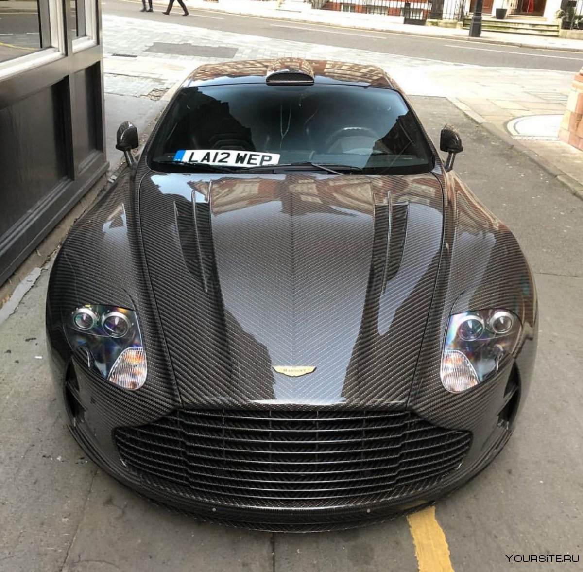 Aston Martin карбоновый