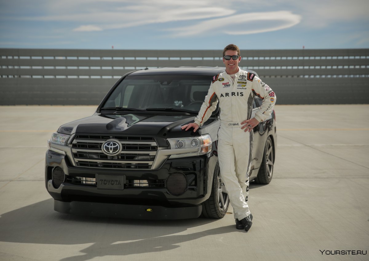 Toyota Land Cruiser 200 2000 лошадей