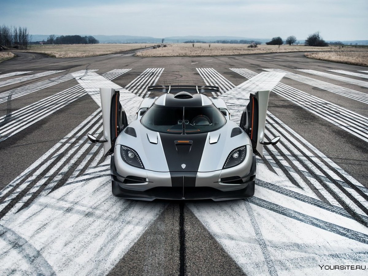 Гиперкар Koenigsegg Agera 2021