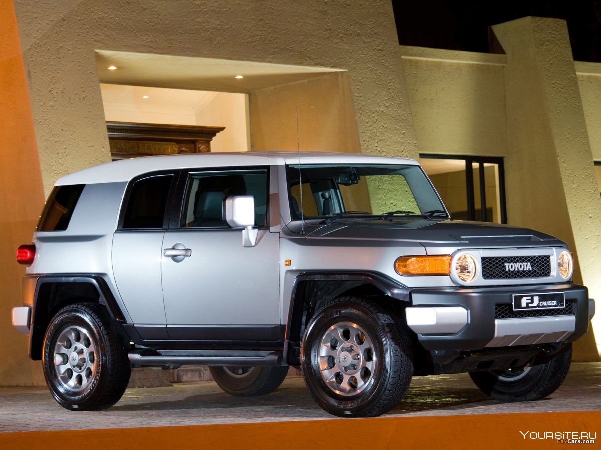 Тойота FJ Cruiser 2016
