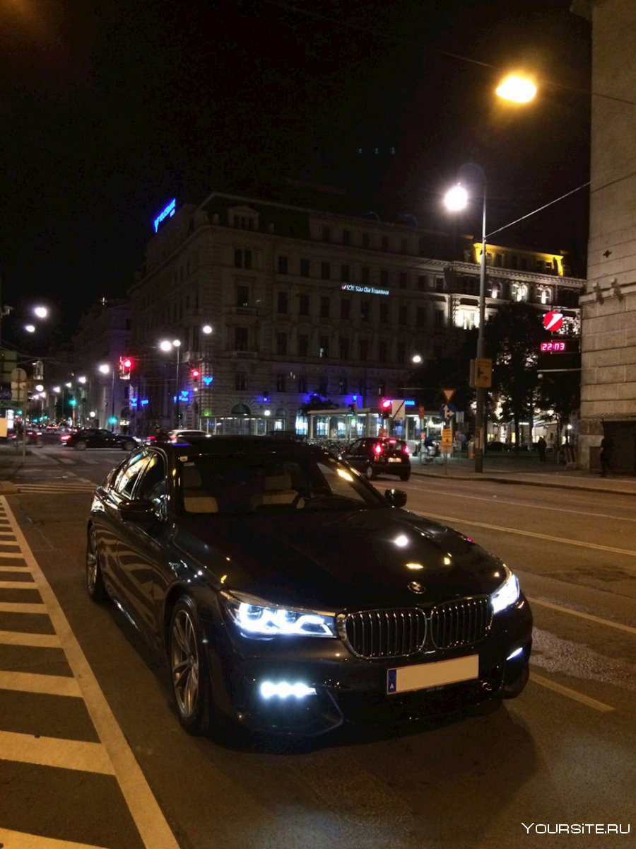 BMW 7 g11 ночью