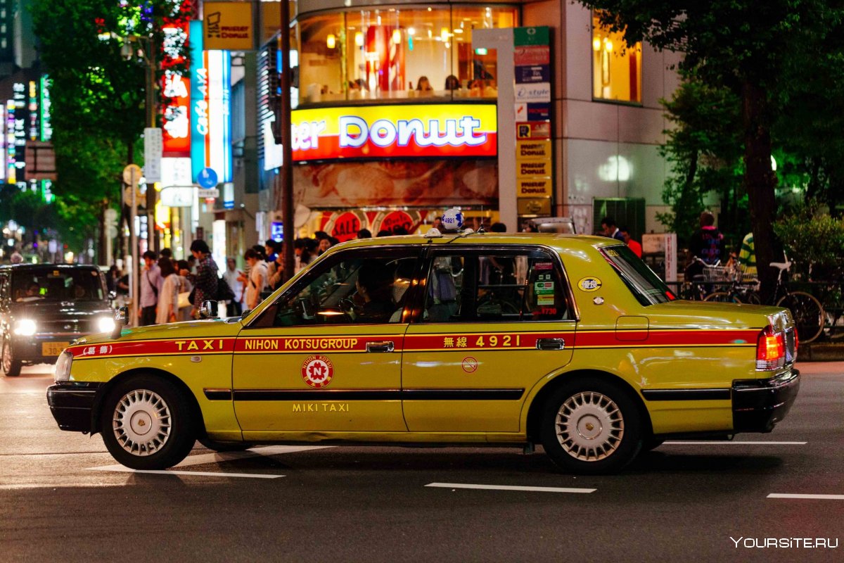 Такси в Японии Toyota Crown