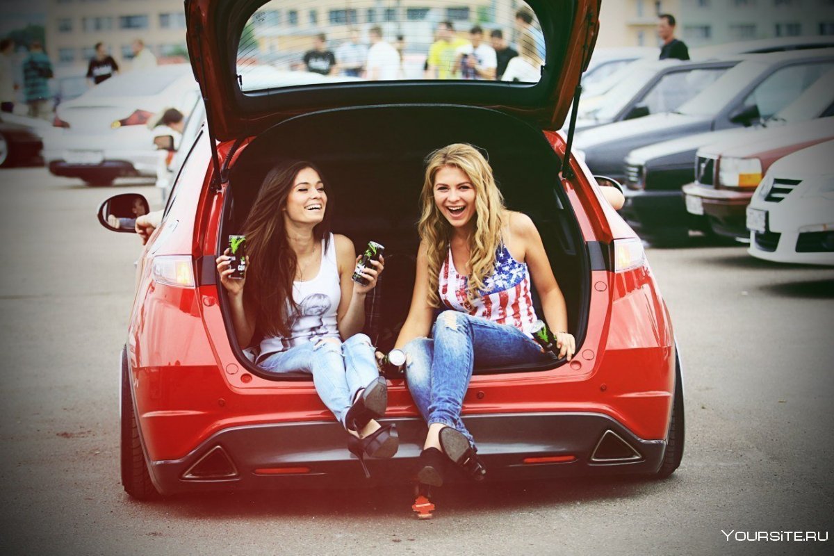 Селфи возле машины