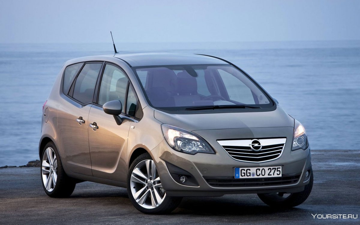 Opel Meriva белая