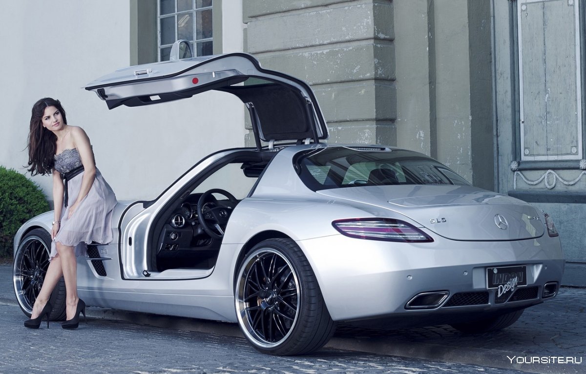 Mercedes-Benz SLS девушка