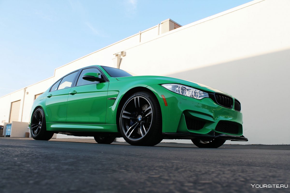 BMW m4 2022 зеленая