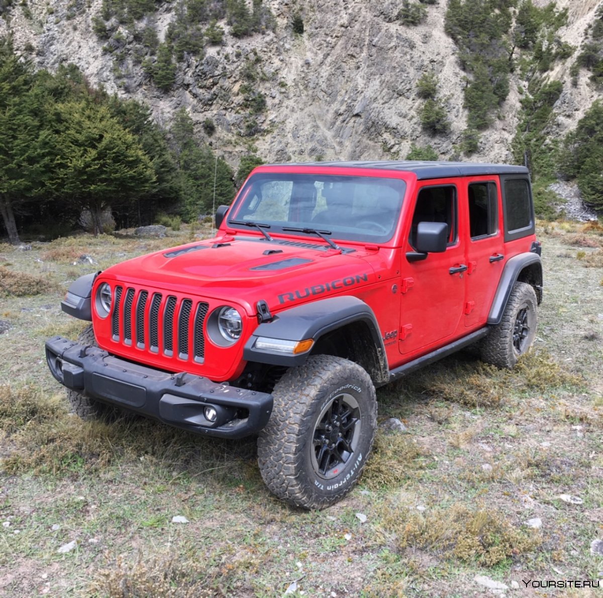 Jeep Rubicon красный