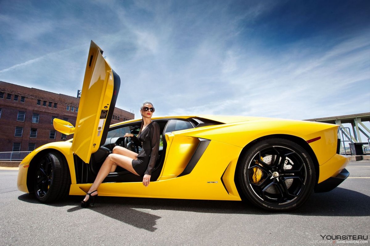 Lamborghini Aventador и девушка