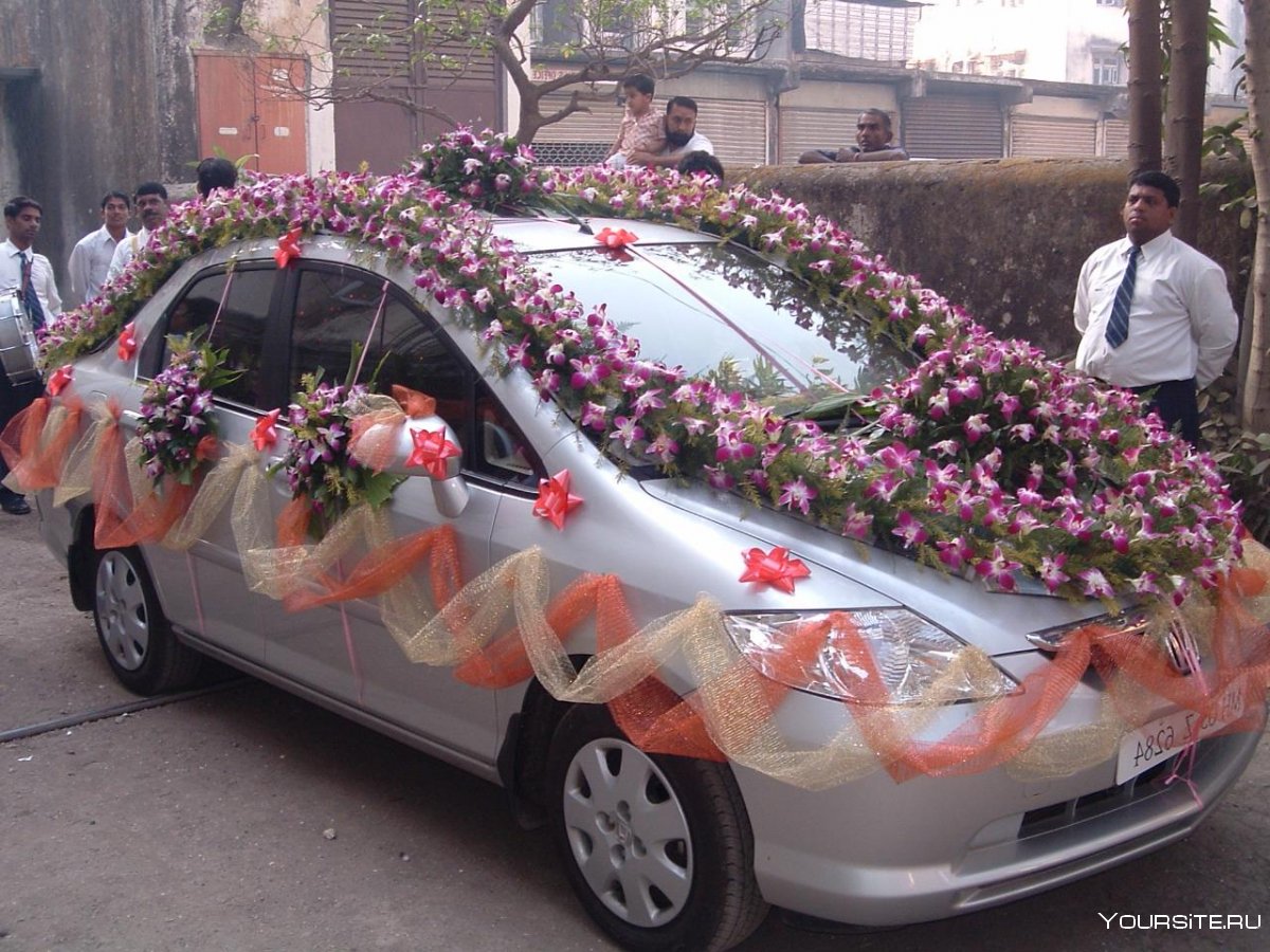 Красивое украшение машины на свадьбу