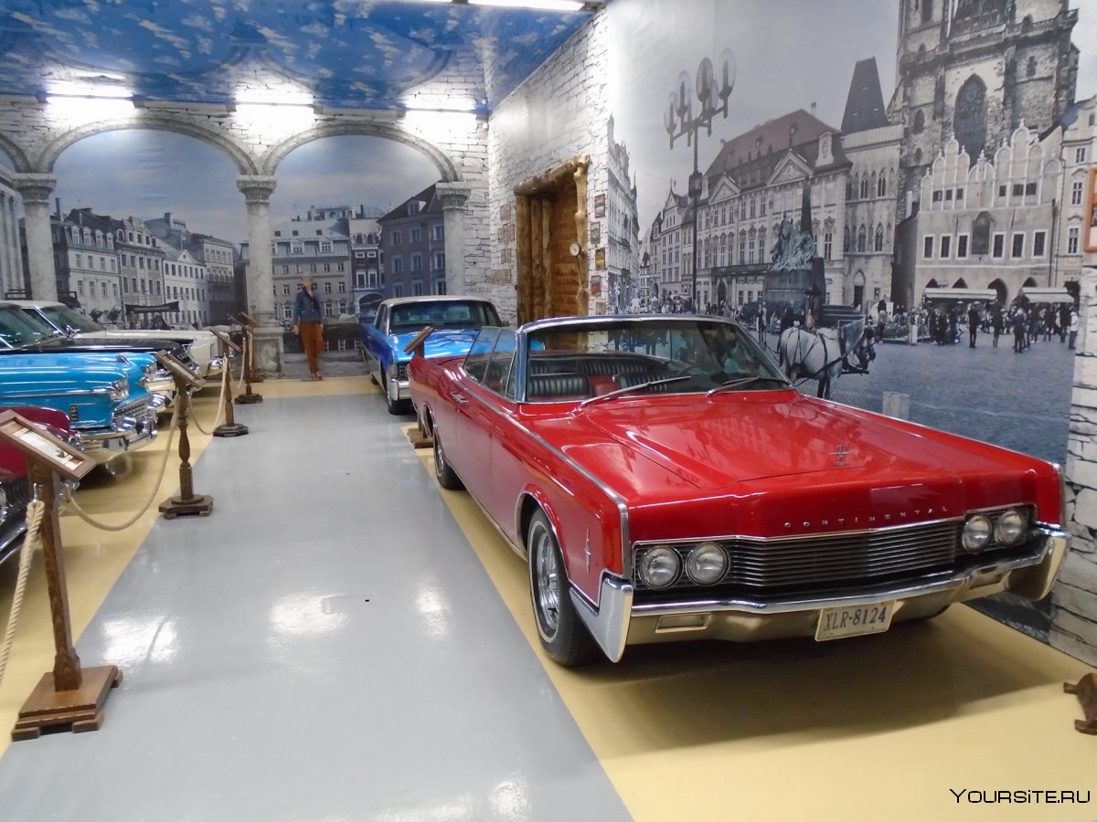 Выставка легендарных автомобилей