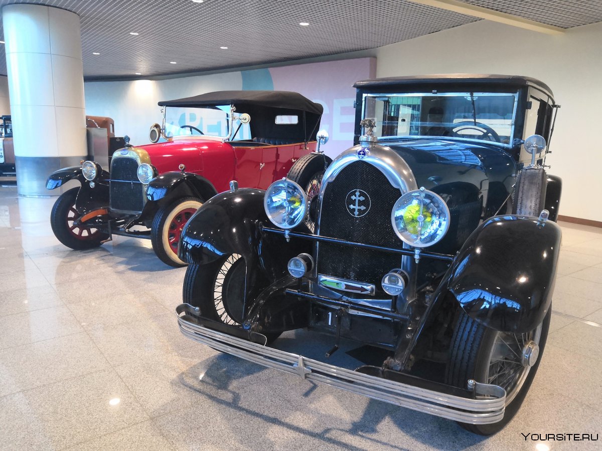 Выставка ретро автомобилей в Екатеринбурге