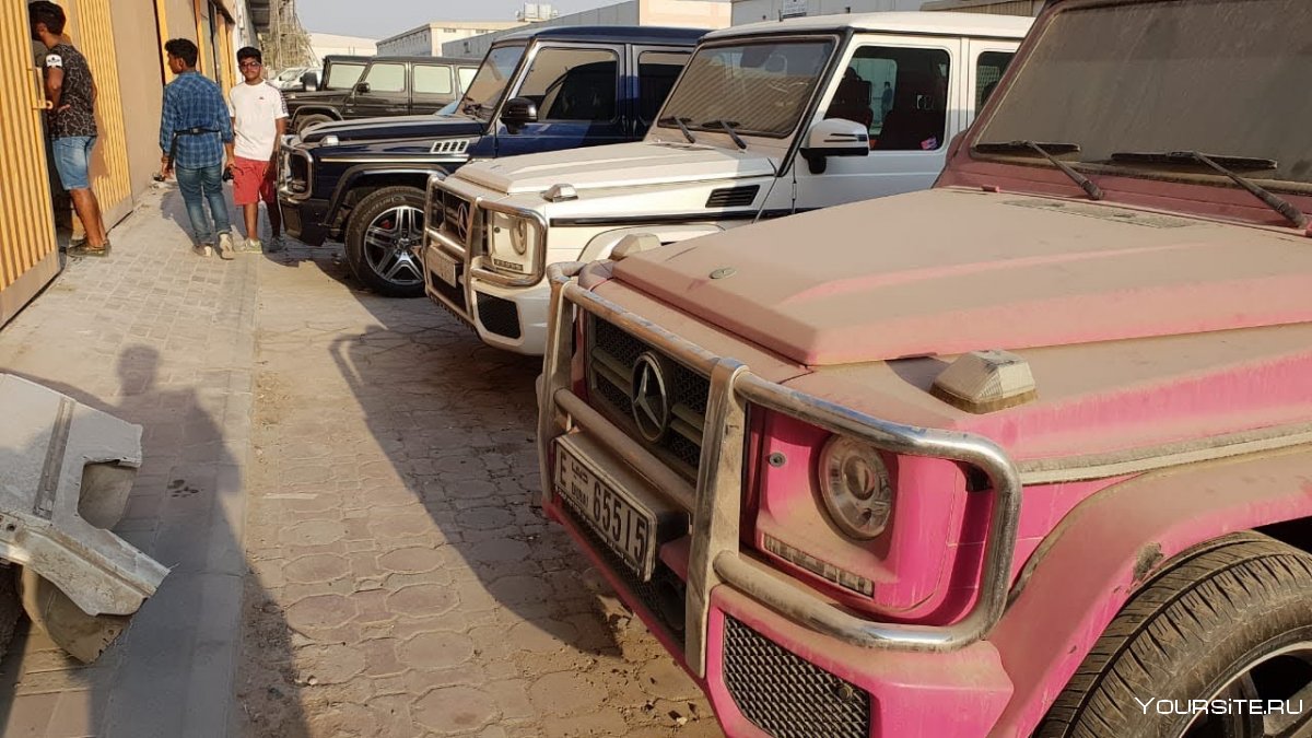 Стоянка заброшенных автомобилей в Дубае