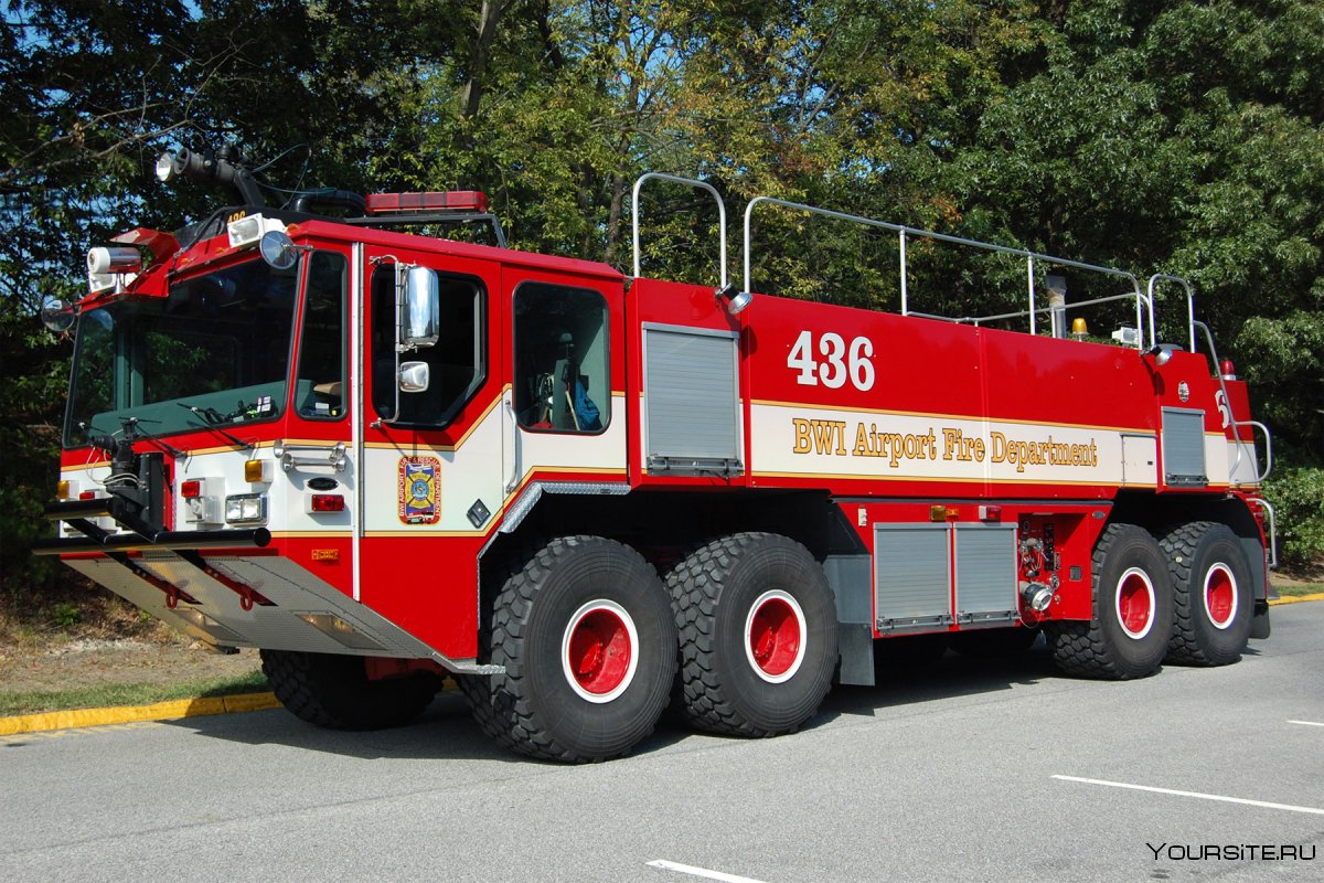 Огромная пожарная машина