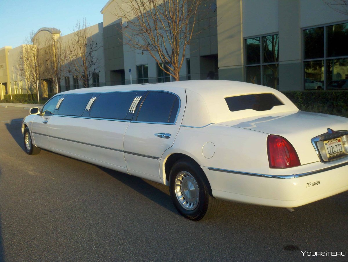 Lincoln Town car Limo White