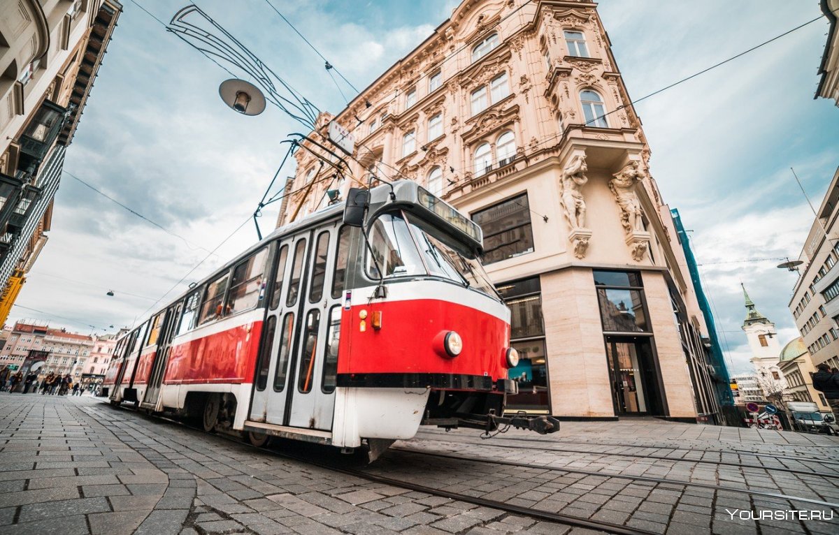 Прага улочки трамвайчик