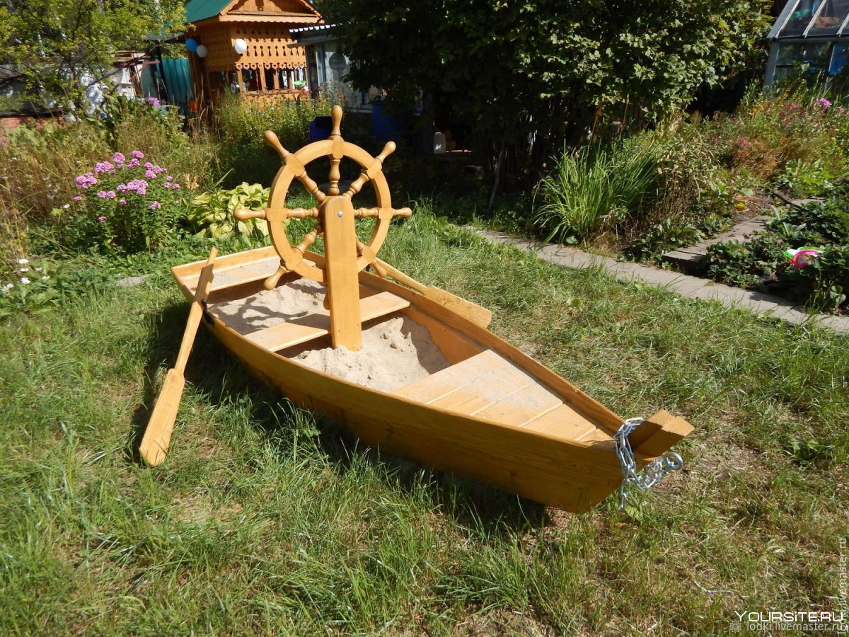 Деревянный корабль для детской площадки