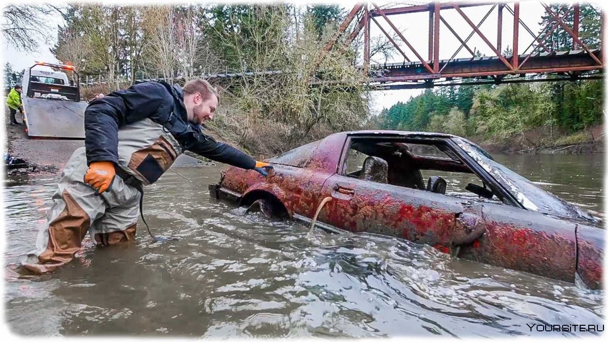 Машина утонула в болоте