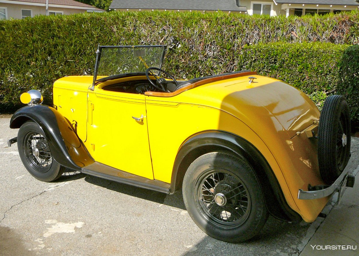 1934 Austin Seven Saloon.