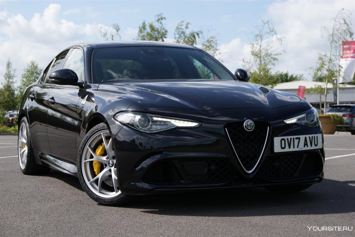 Alfa Romeo Giulia Black