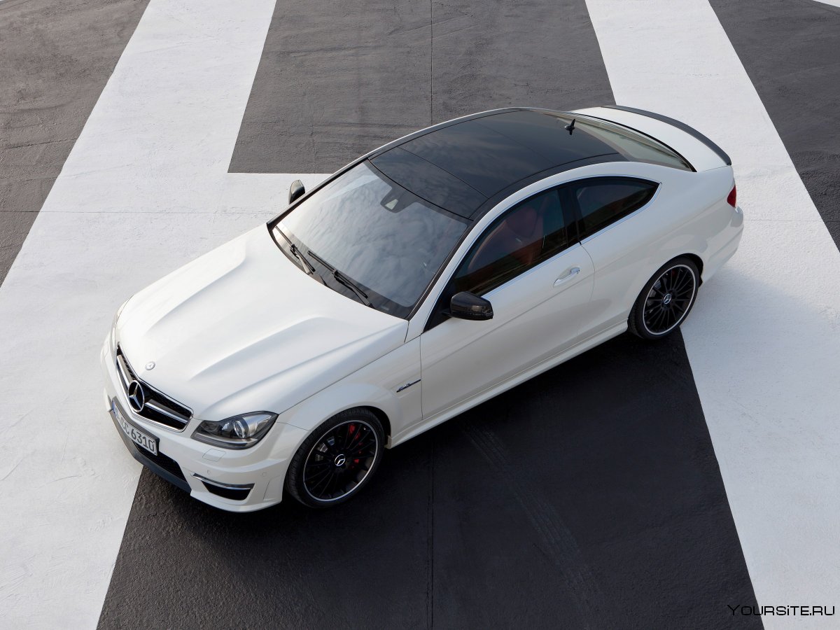 Mercedes Benz c63 AMG белый