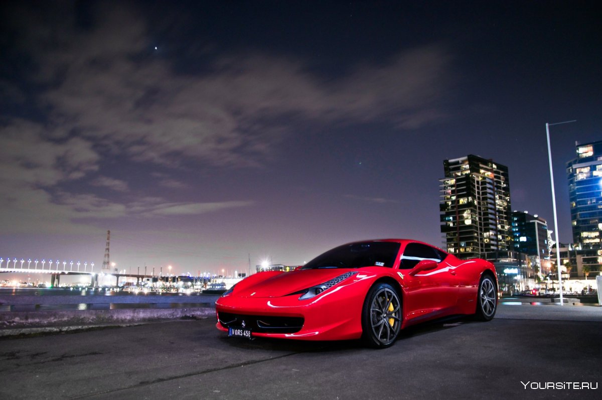 Машина Ferrari 458 Italia