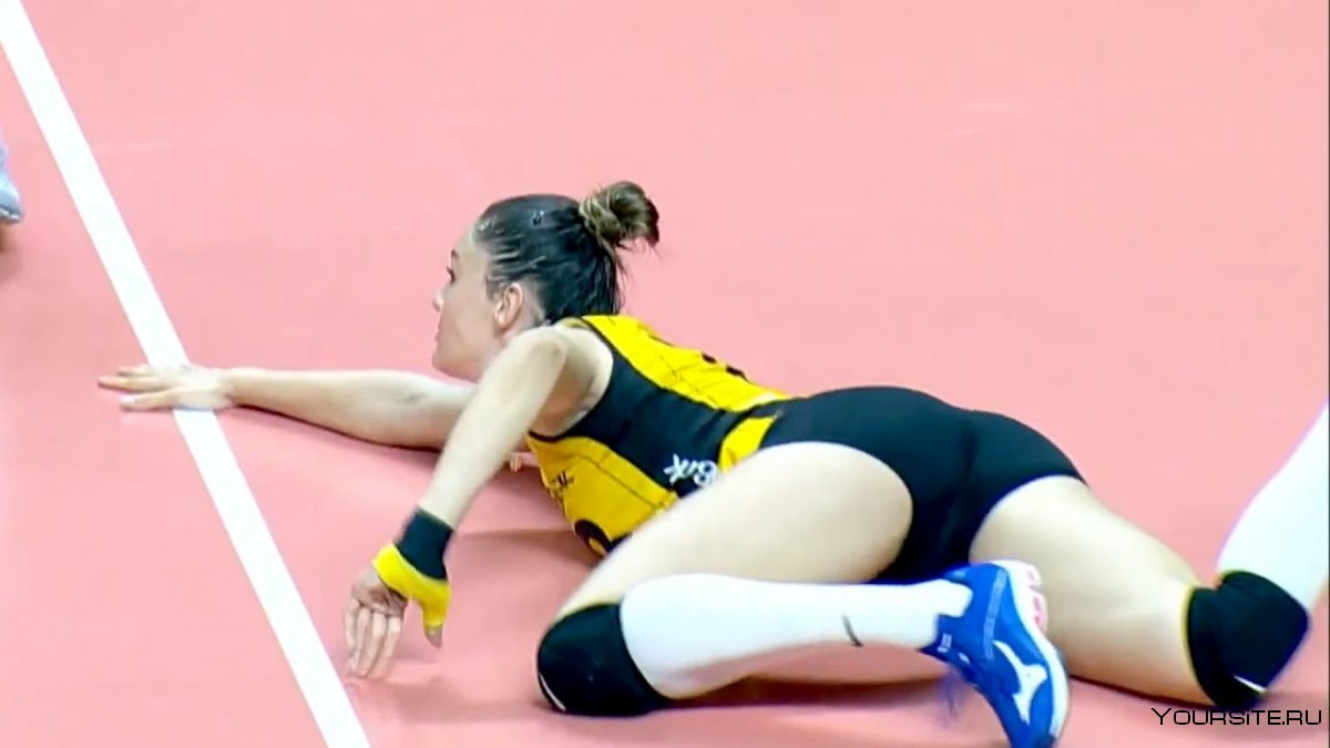 Турецкая волейболистка Гюнеш