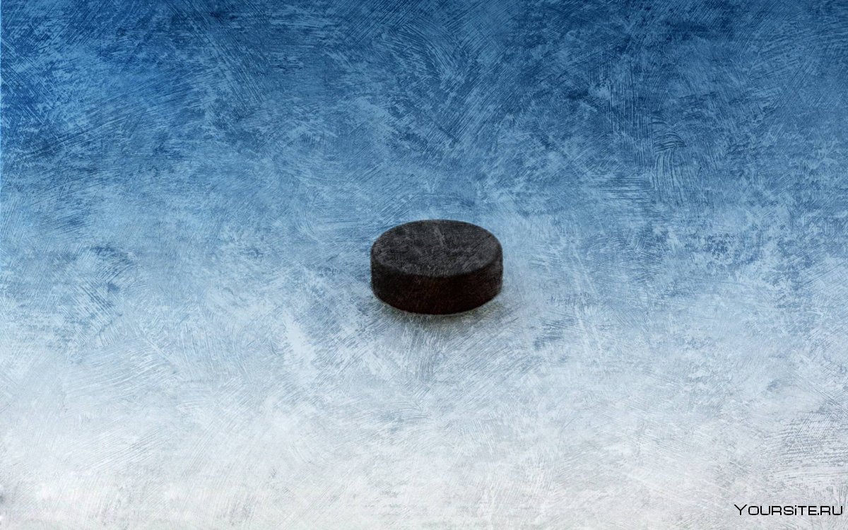 Хоккейные ворота на льду