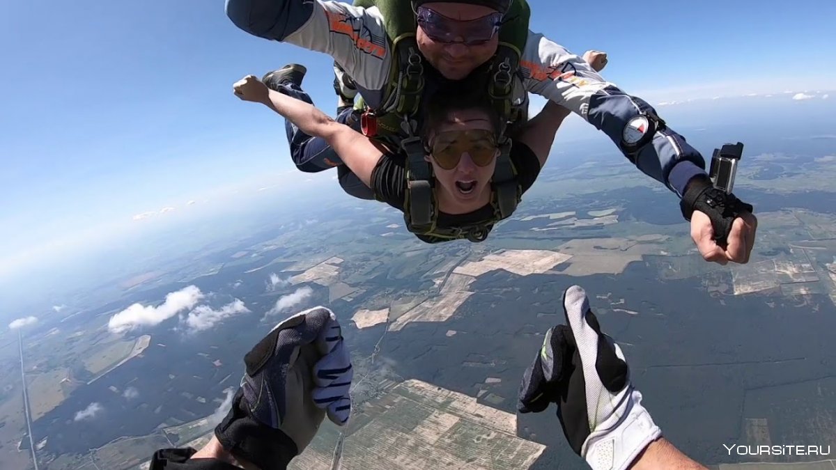 Прыжок с парашютом на высоте 2000м
