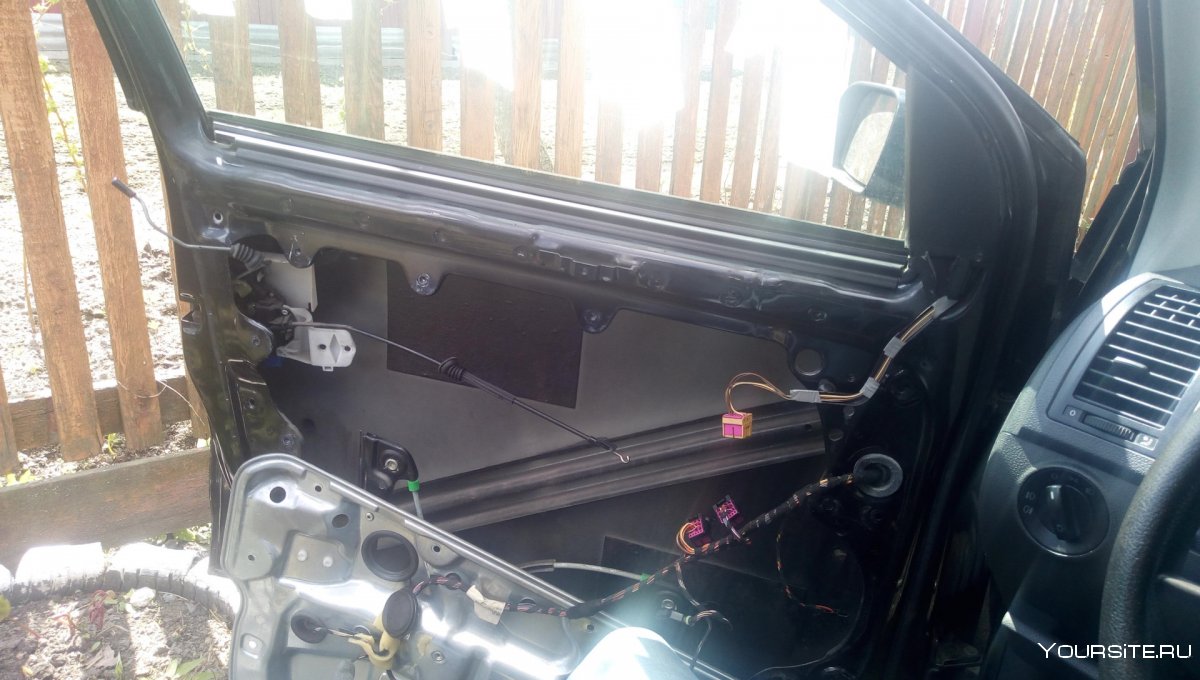 Концевик двери Golf III