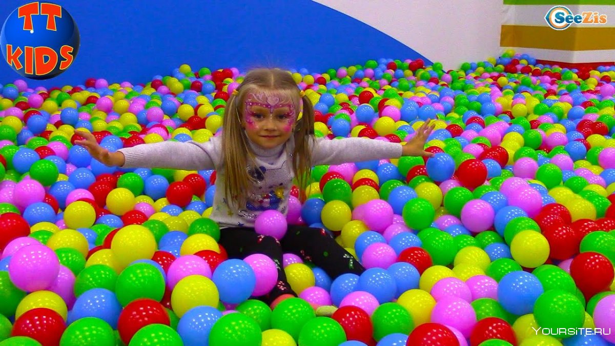 Бассейн с шариками для детей в развлекательном центре