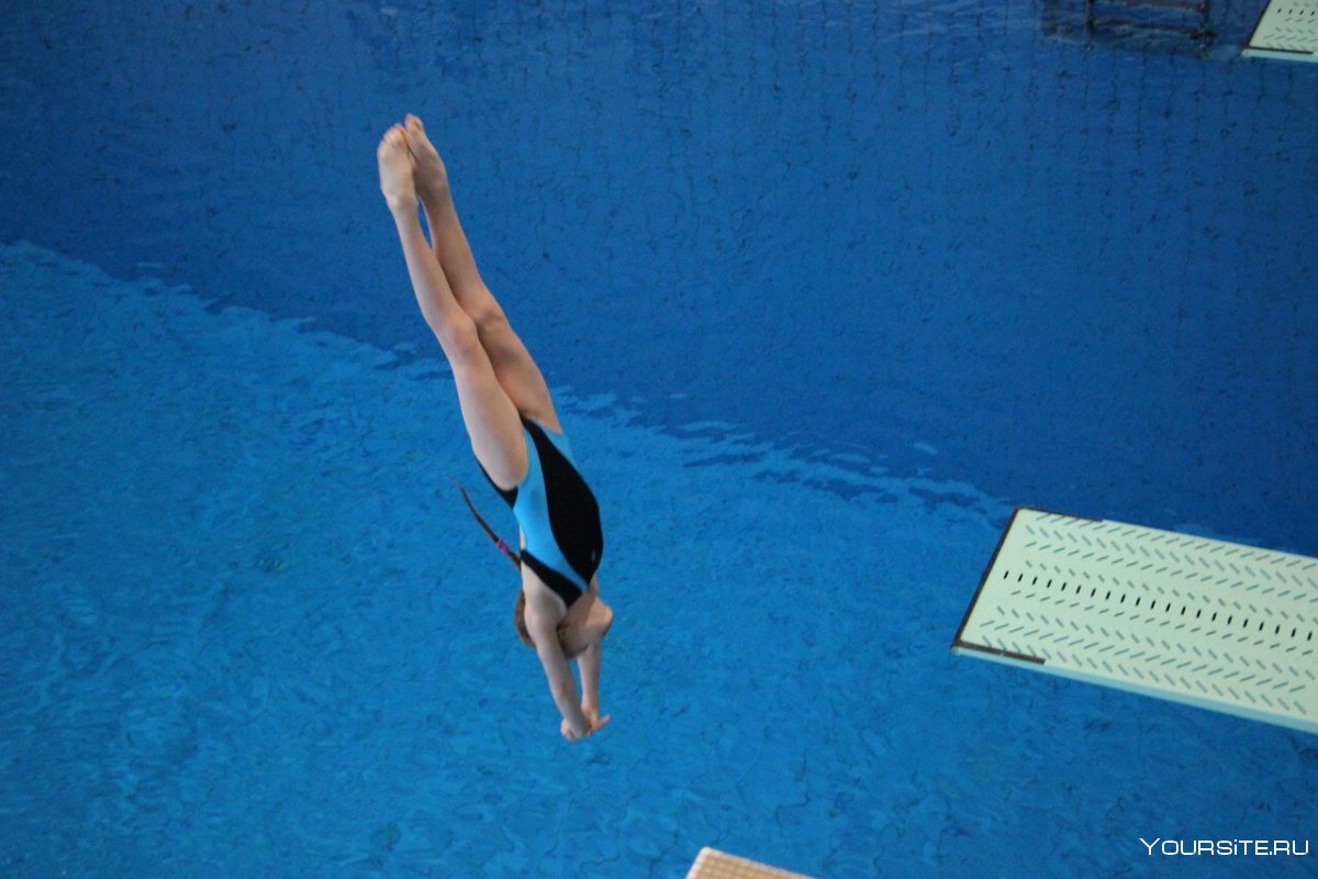 Пловец в прыжке
